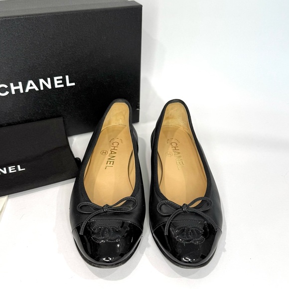 ✨SOLD✨ Chanel Black Lambskin Ballet Flats - Picture 2 of 11